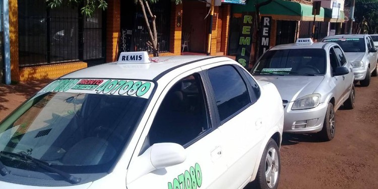 PARADAS. Remises y taxis podrán estacionar fuera de sus paradas, pero pagando el estacionamiento medido.