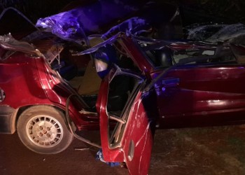 Un niño quedó atrapado entre los hierros de un auto tras un fuerte accidente en Garupá