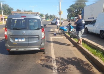 Mujer resultó herida en un choque entre una moto y una camioneta en Posadas