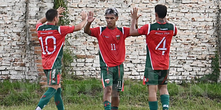 EN VILLA URQUIZA. Brown recibirá en la ida a Luz y Fuerza, en una de las semis.