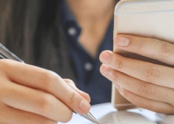 Más de la mitad de los estudiantes de 15 años se distrae con su celular en clase