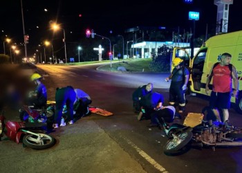 Choque entre motos dejó a una joven con lesiones graves en Iguazú