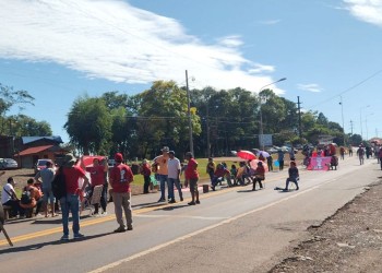 Docentes del MPL cortan la ruta 12 en Montecarlo
