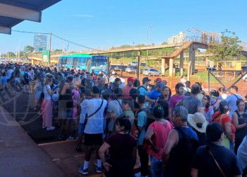 Caótica espera para tomar el tren internacional Posadas – Encarnación