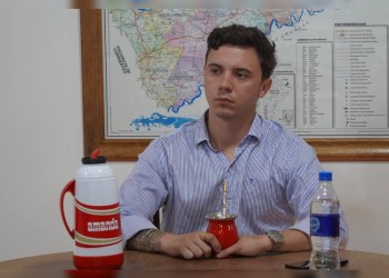 Facundo Bustos puso a disposición su renuncia y explicó que reaccionó porque atacaron a su hermana