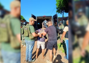 Se atrincheró varias horas con armas de fuego y bombas molotov