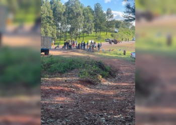 Yerbateros mantienen protesta con corte parcial en la Ruta Nacional 14