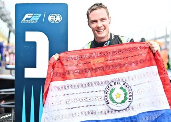 El paraguayo Durksen festejó en la previa de la F1 y no se olvidó de su país
