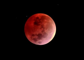 La Luna se tiñó de rojo: el impactante eclipse que no vas a volver a ver hasta 2048