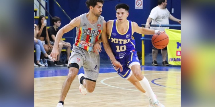 DUELO. Ambos jugaron un amistoso de pretemporada, con triunfo de Mitre.