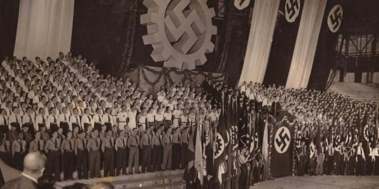 EN ARGENTINA. Festejo Nazi en el Estadio Luna Park, en marzo de 1938, con motivo de la anexión de Austria al Tercer Reich, bajo la presidencia de Ramón Marcelino Ortiz.