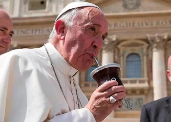 Una radiografía confirma la mejoría del papa Francisco, pero su estado aún es complejo