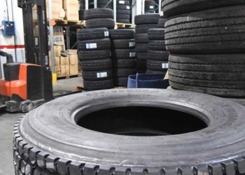 Paro y movilización de trabajadores del neumático por despidos en el sector