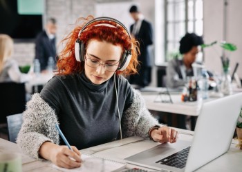 Formación de grado universitario para técnicos en informática y programadores