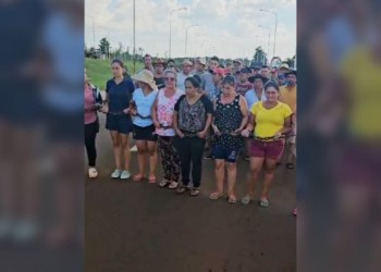 Conflicto yerbatero: mujeres productoras se encadenaron en San José en reclamo de “un precio justo”