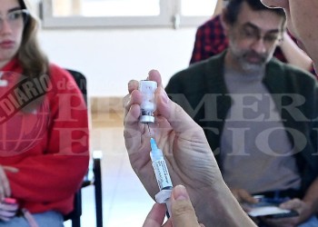 Misiones suspendió la vacunación contra el dengue sin decir a cuántos inmunizó