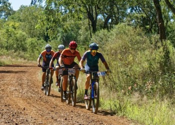 Ciclismo: La Cruz abrió el telón a puro pedal