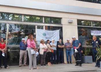 Apagón informático y manifestación de trabajadores de ARCA en Posadas