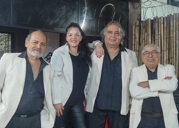 Un domingo de clásicos junto al grupo Retromanía en El Brete