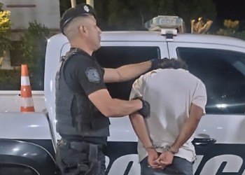 Apóstoles: joven armado con cadena metálica estropeó vehículos e intentó agredir a policías