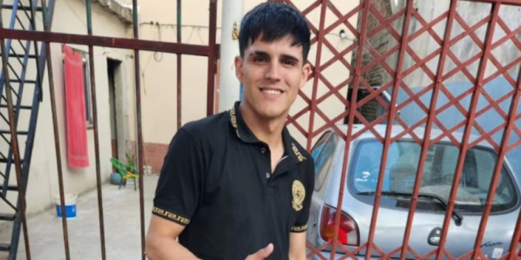 VÍCTIMA. José Luis Colla fue atacado frente a la casa de su novia, la cual luego huyó junto a su padre en un vehículo.