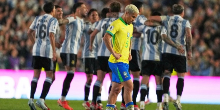 INOLVIDABLE. Argentina viene de golear 4 a 1 a Brasil, de local el pasado 25 de marzo y sin la presencia de Lionel Messi. Ahora viaja a Chile.