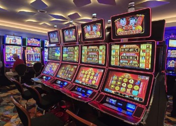 El Casino Café Central tiene nueva sala y entretenimiento renovado para todo abril