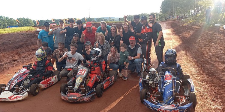 FESTEJO LOCAL. Tomasino se quedó con el triunfo en Estándar, después de una electrizante pelea con Alcaraz. (Foto gentileza A.Smialkowski)