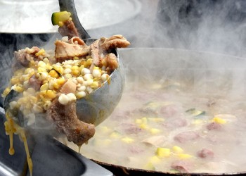 1º de Mayo: Por el alto costo de ingredientes hay una menor oferta de locro