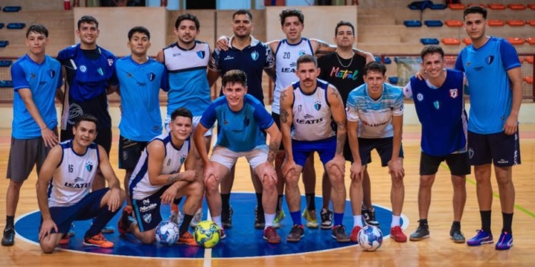 PUESTA A PUNTO. El combinado de la Capital del Trabajo cerró otra semana de trabajo para llegar en condiciones.