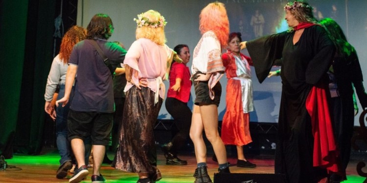 DANZA LLENA DE HISTORIA. Misiones Medieval invita a compartir danzas, baile, canto y todas las tradiciones de una época.