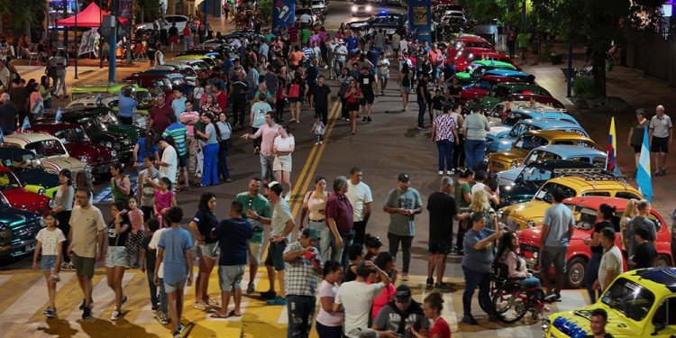 MONTECARLO TUVO SU ATRACCIÓN. Además de otras actividades, el municipio fue epicentro del Noveno Encuentro Litoraleño del Fiat 600 y recibió con los brazos abiertos a cientos de visitantes de distintas provincias y países.