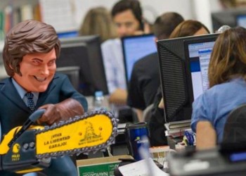 Sigue la motosierra: más 42 mil empleados estatales fueron dados de baja en los últimos 14 meses