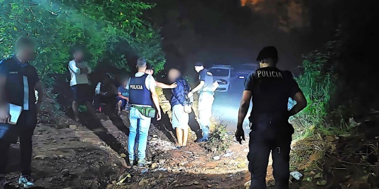 DETENCIÓN. Sorpresivamente, el sindicado autor volvió a la escena del crimen cuando la policía realizaba pericias.