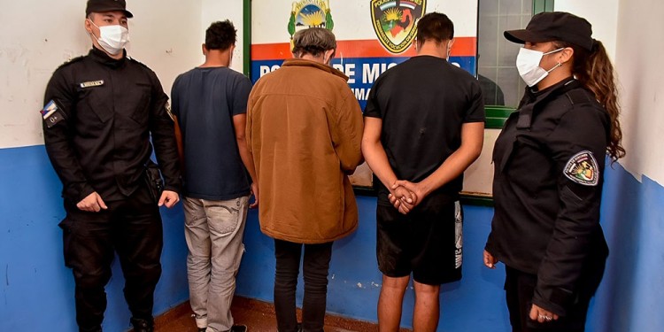 PRIMEROS. Fueron detenidos tres, hasta que a las pocas horas completaron la aprehensión de seis sospechosos.