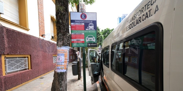 PARAR Y LEER. Con SEM para particulares: de 9 a 11, 13 a 16.30 y de 18 a 19. Enredado esquema.