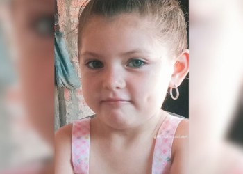 Hallaron muerta a una niña de 5 años: detuvieron a su madre y al padrastro