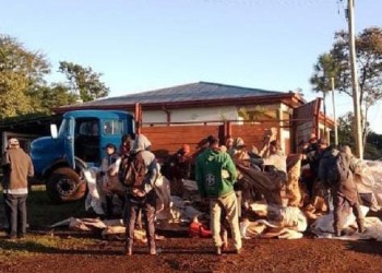Detuvieron un camión que transportaba a 18 trabajadores sin medidas de seguridad