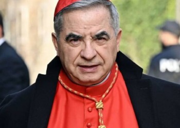 Becciu, vetado por Francisco, renunció al Cónclave que elegirá al nuevo Papa