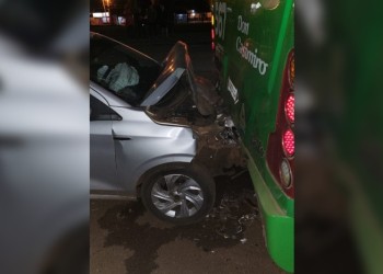 Posadas: tres lesionados tras colisionar un colectivo con un Uber