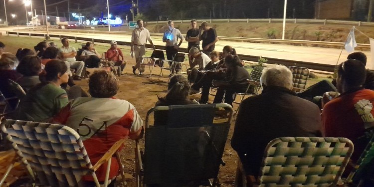 ACAMPE. Mañana se cumplen 45 días de acampe de los docentes del MPL en Montecarlo.