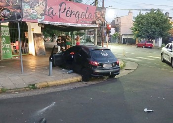 Dos jóvenes fueron demorados tras protagonizar peligrosa fuga y despiste