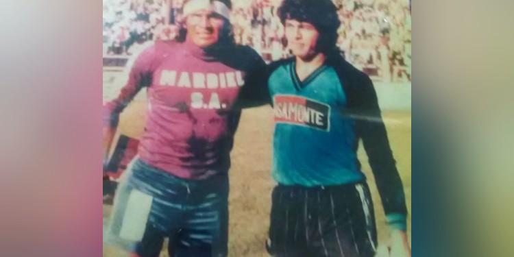 BAJO LOS POSTES. Hugo Gatti (izquierda) junto a Blas Eulalio Meaurio. (Foto Fórmula Tuerca).