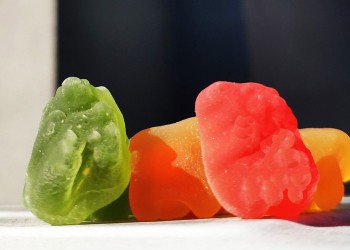 ANMAT prohíbe la venta de gomitas con cannabidiol en todo el país