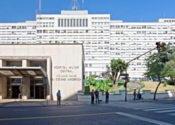 Joven de la Armada fue empujada por un superior, golpeó su cabeza contra el suelo y está en terapia intensiva