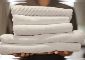 El truco viral para recuperar toallas ásperas y con olor a humedad sin gastar de más