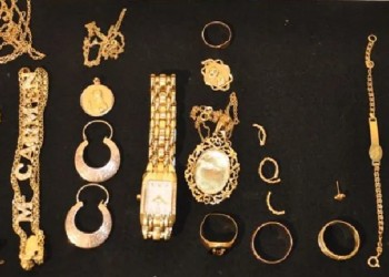 Empleada doméstica entregó todas las joyas de su patrona