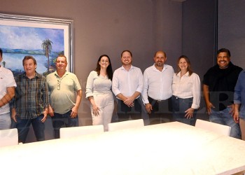 Soberbianos y gaúchos hermanados en la limpieza binacional del río Uruguay