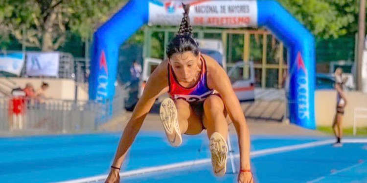 HORA DE VOLAR. La atleta eldoradense es una de las promesas provinciales.