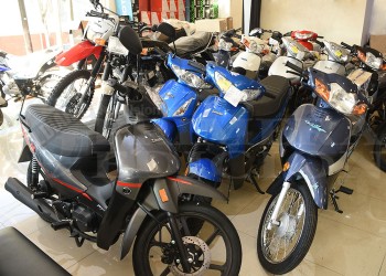 Alertan que en algunas agencias de motos otorgan certificados de dominio sin validez